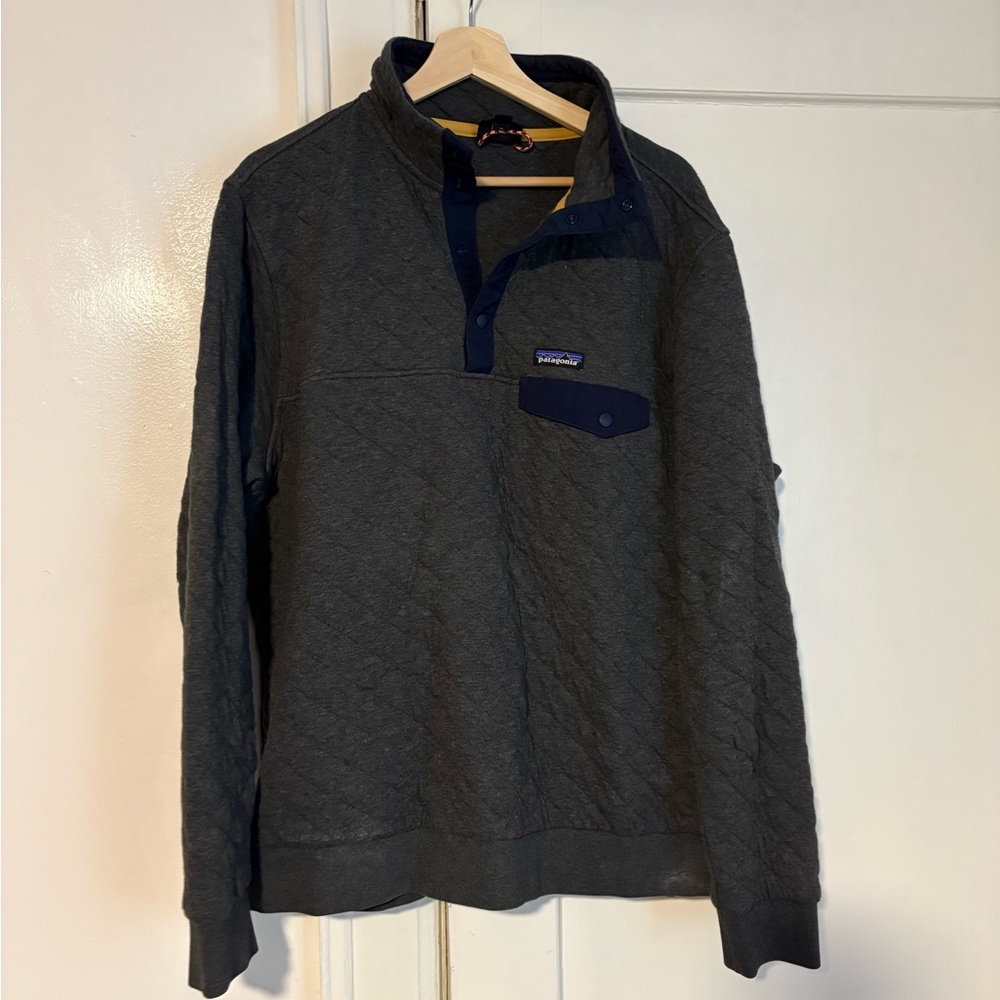 Men’s Quilted Patagonia Vest in Dark Grey